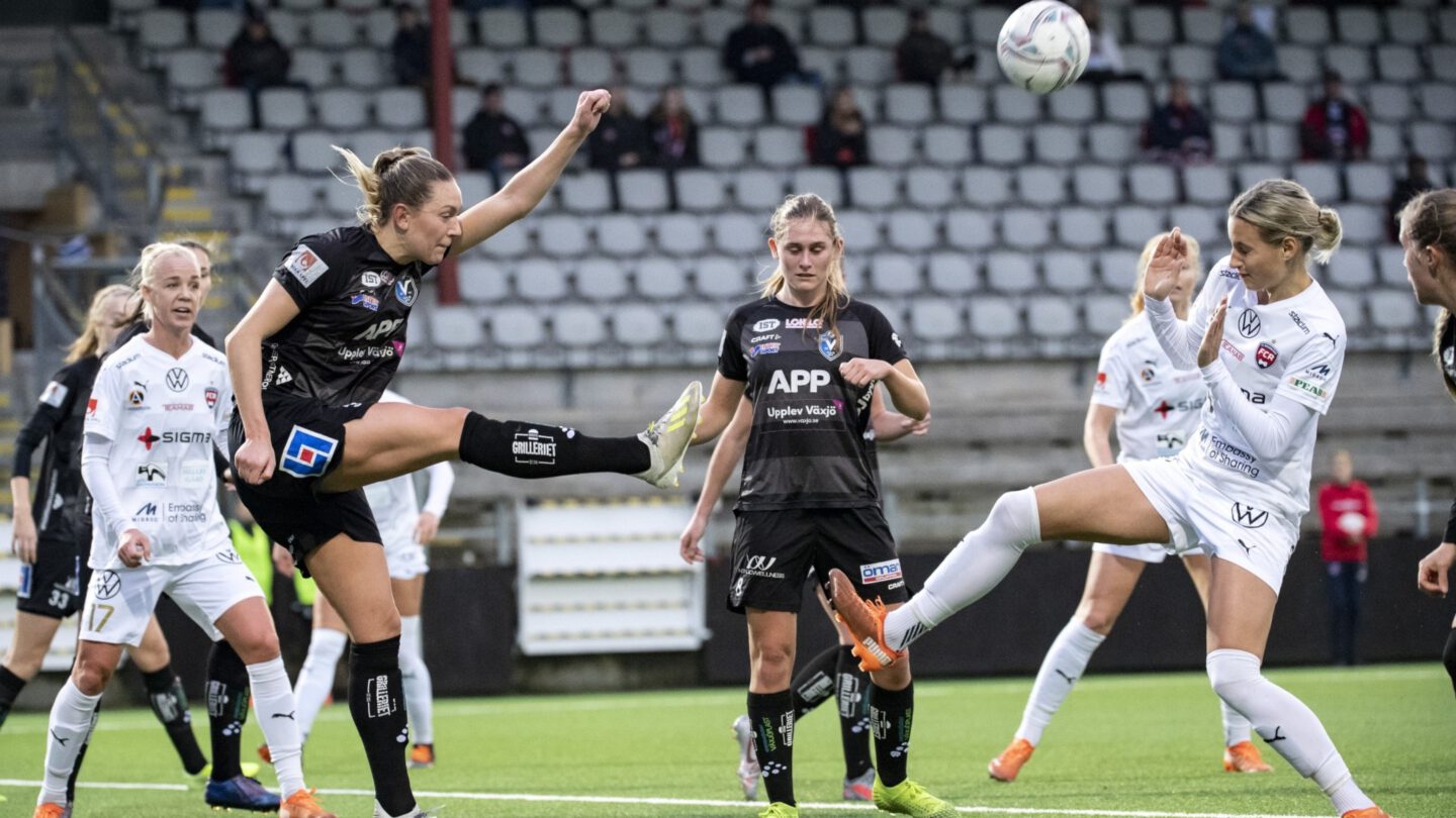 DATA SCOUTING DAMALLSVENSKAN: FINDING THE BEST STRIKER